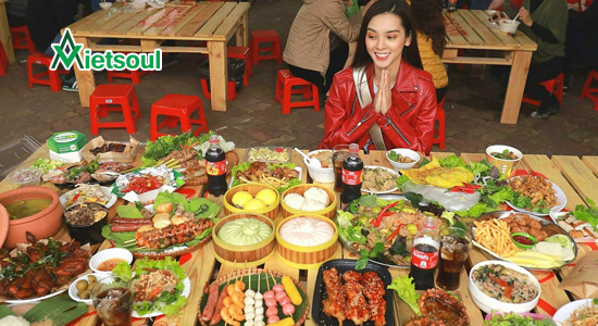 Ẩm thực đường phố phong phú